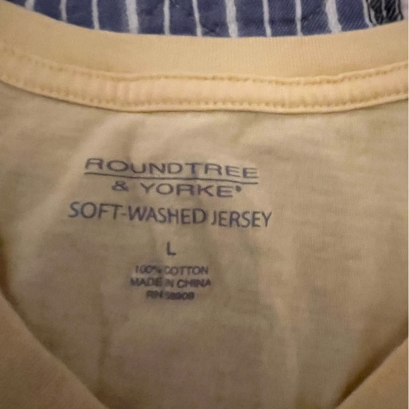 Roundtree & York X-LARGE v-neck yellow 100% cotton shirt. - Picture 4 of 4